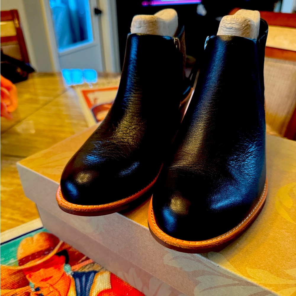 Sofft Arabia Black Leather Shoes NIB 10 M
